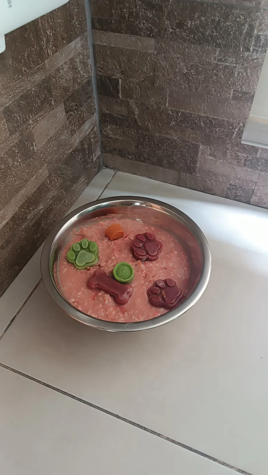 Cómo combinar BARF con premios sin desbalancear la dieta — comida natural BARF en Quito