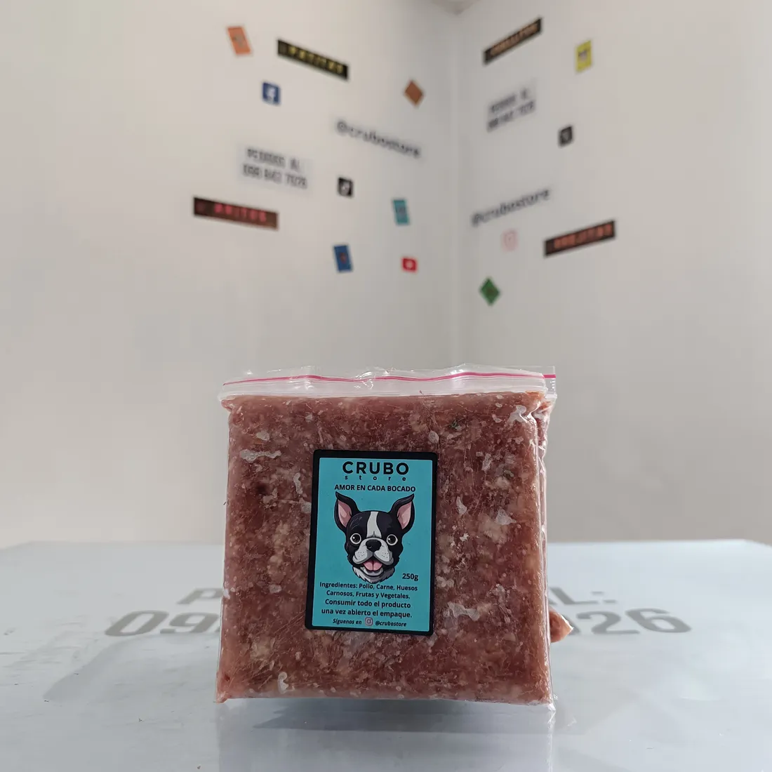 ¿Cómo cambiar de croquetas a BARF sin que le caiga mal?